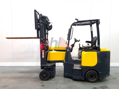 AISLE MASTER ARTICULATED FORKLIFT