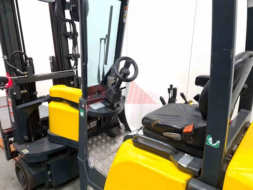 AISLE MASTER ARTICULATED FORKLIFT