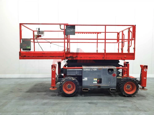 OTHER VEHICHLE SCISSOR LIFT