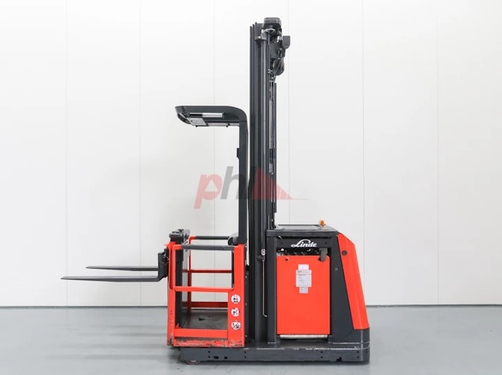 LINDE ORDER PICKER