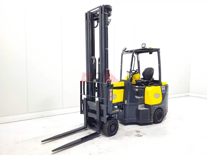 AISLE MASTER ARTICULATED FORKLIFT