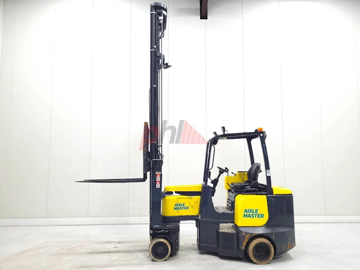 AISLE MASTER ARTICULATED FORKLIFT