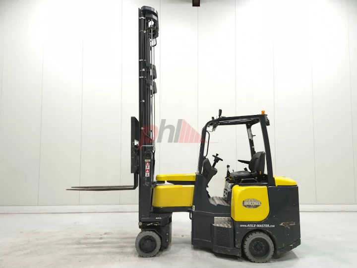 AISLE MASTER ARTICULATED FORKLIFT