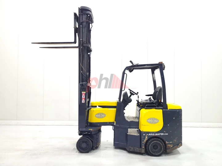 AISLE MASTER ARTICULATED FORKLIFT