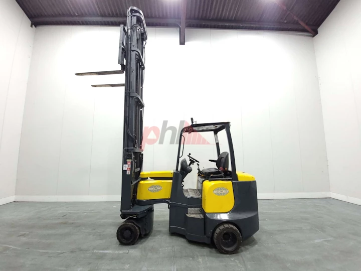 AISLE MASTER ARTICULATED FORKLIFT