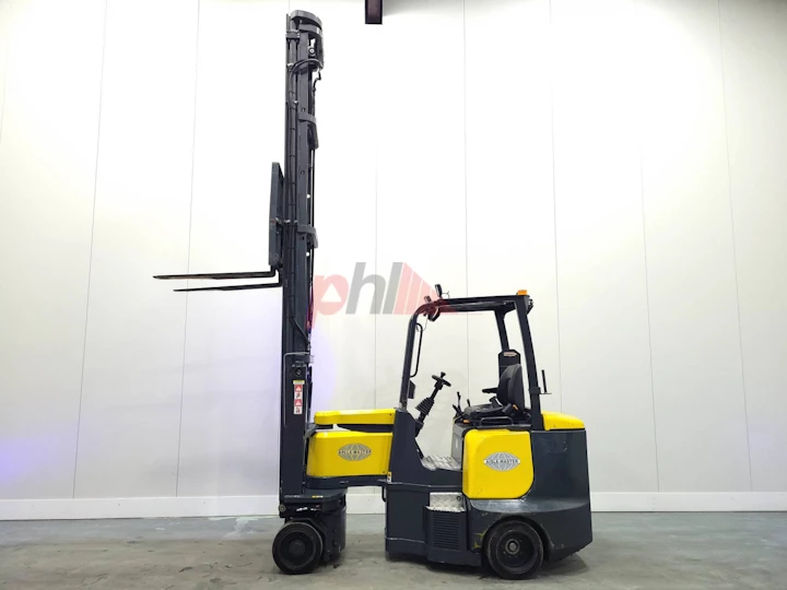 AISLE MASTER ARTICULATED FORKLIFT