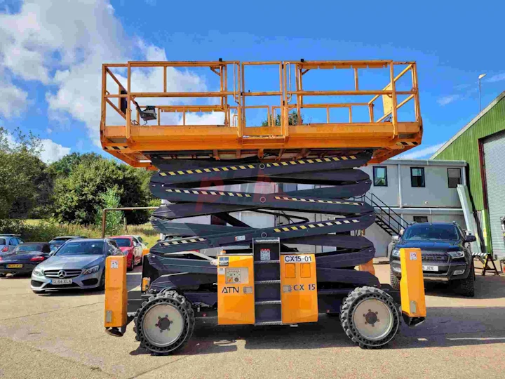 OTHER VEHICHLE SCISSOR LIFT