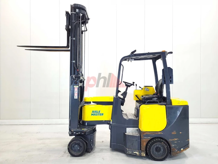 AISLE MASTER ARTICULATED FORKLIFT